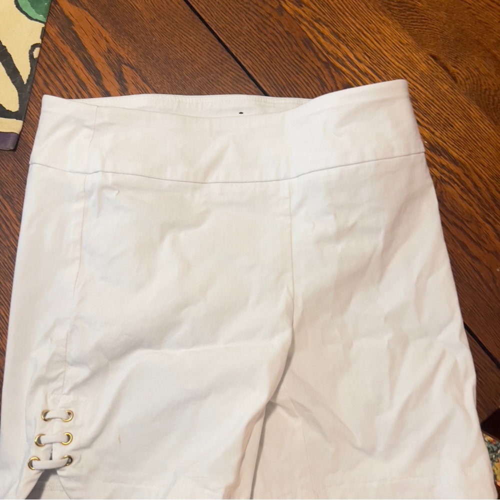 Attyre White shorts size 6p